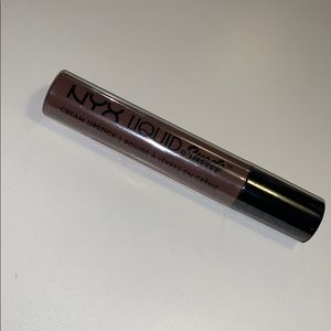 NYX- cream lipstick (Brooklyn Thorne)